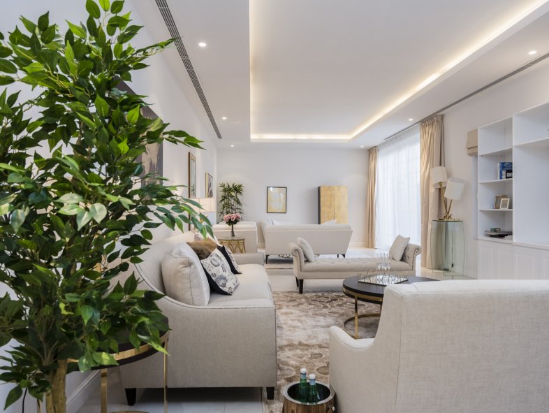 Upgraded Luxury Villa with Pool in Polo Homes
