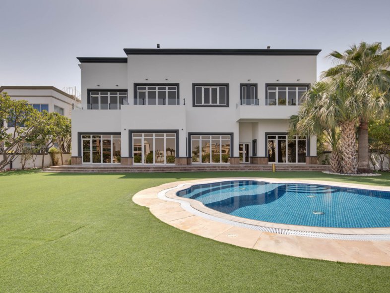 Exclusive Luxury Villa with Private Pool in Emirates Hills