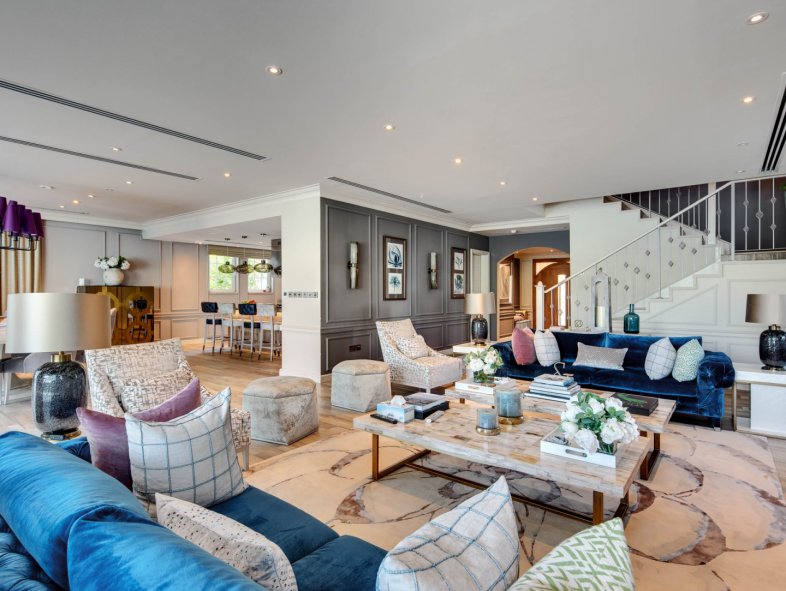 Beautifully Upgraded Luxury Villa in Jumeirah Park