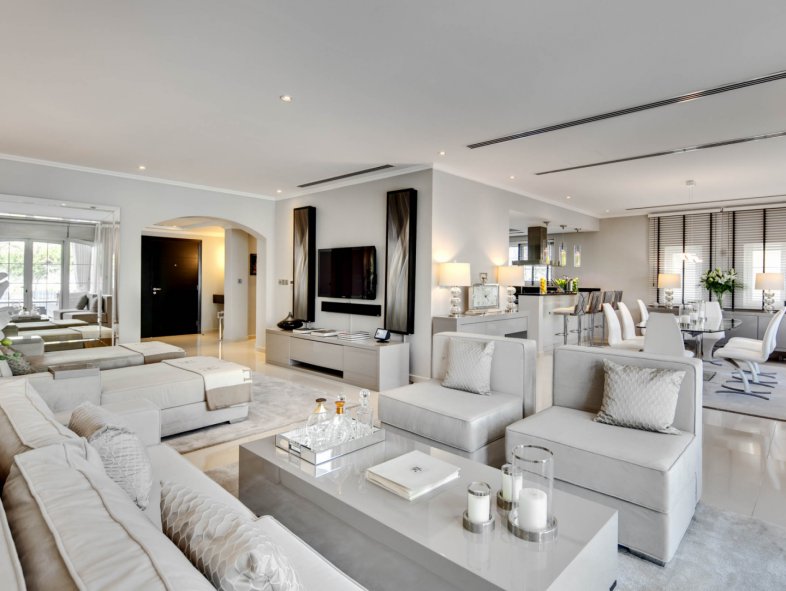 Fully Upgraded and Furnished Luxury Villa in Jumeirah Park