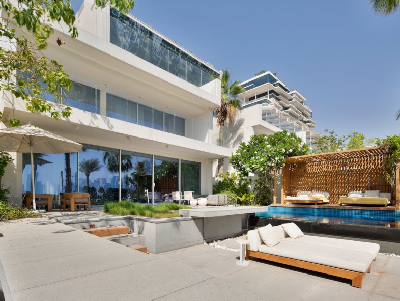 Exclusive Private Beach villa at FIVE Palm