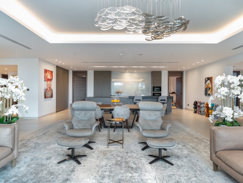 Fully Upgraded Luxury Apartment in Palm Jumeirah Hotel Residence