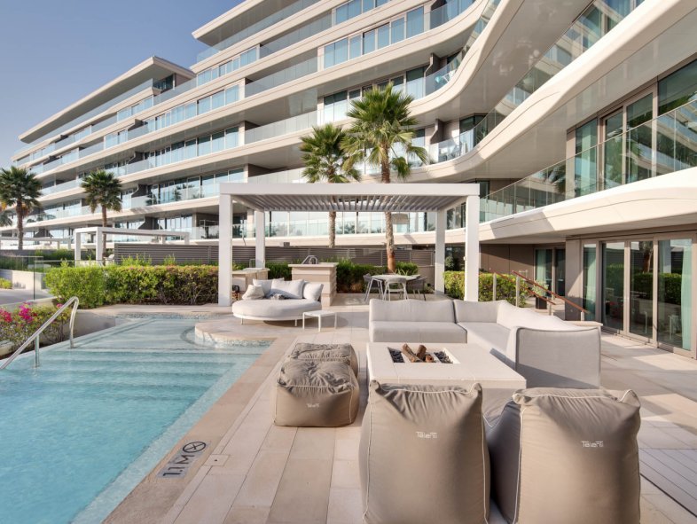 Fully Upgraded Luxury Villa in Palm Jumeirah Hotel Residence