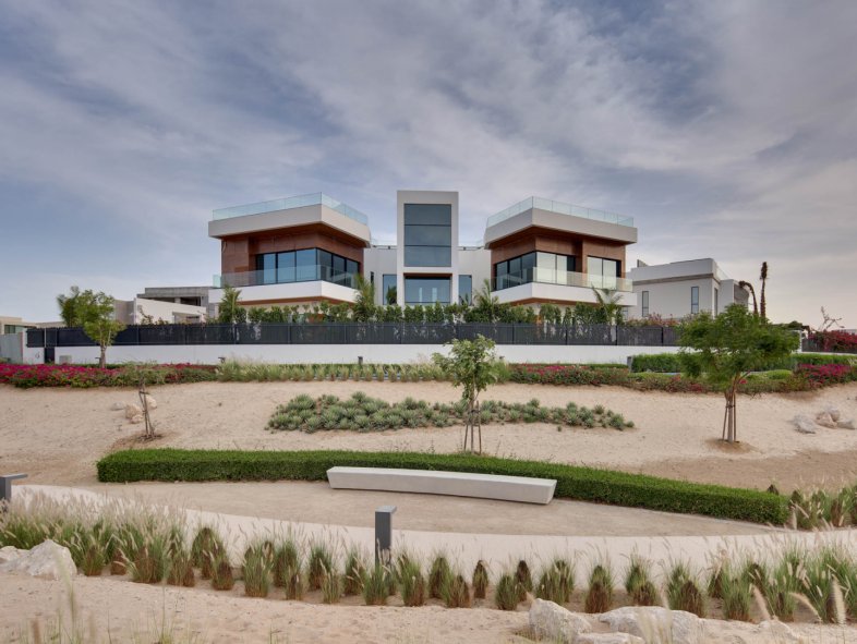 Custom-built, Smart Villa with Pool in Dubai Hill Estate