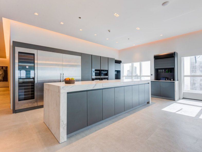 Furnished Penthouse with Panoramic Views