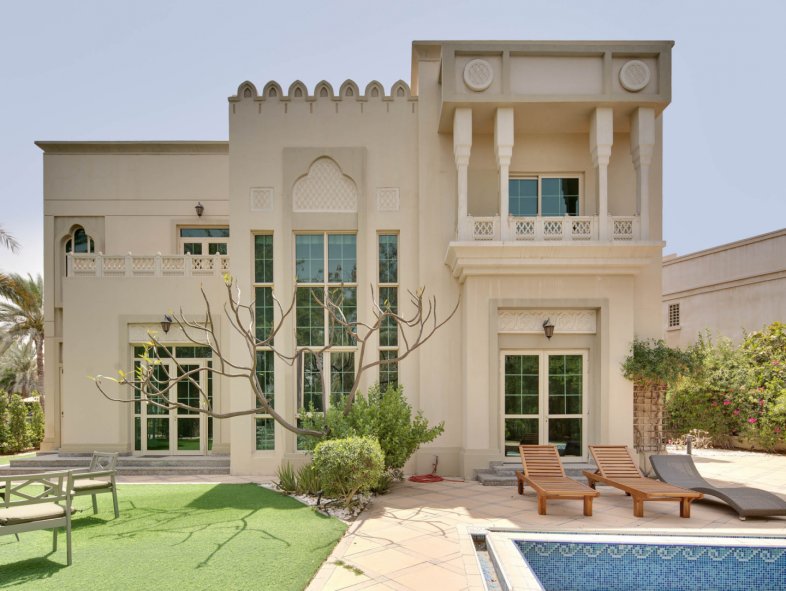 Entertainment Foyer Villa Next to Club House in Jumeirah Islands