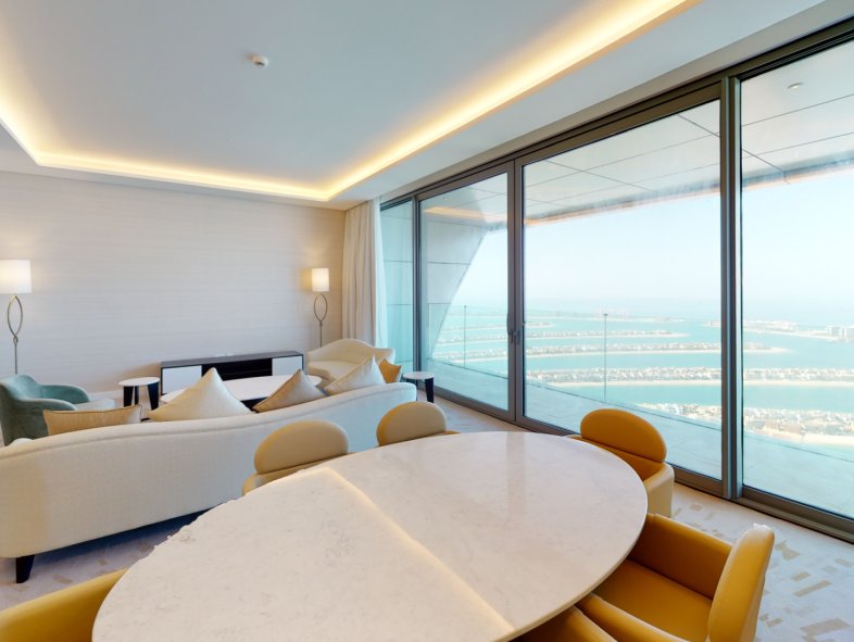 Luxury Apartment with Panoramic Views at The Palm Tower