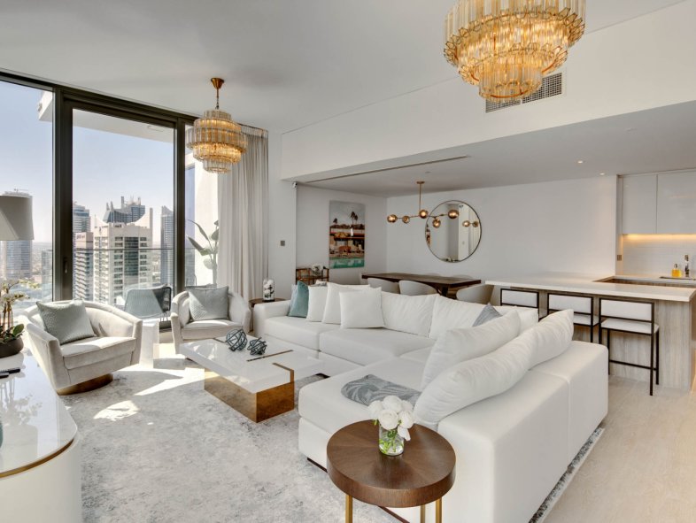 Stunning Apartment with Waterfront Views in Dubai Marina