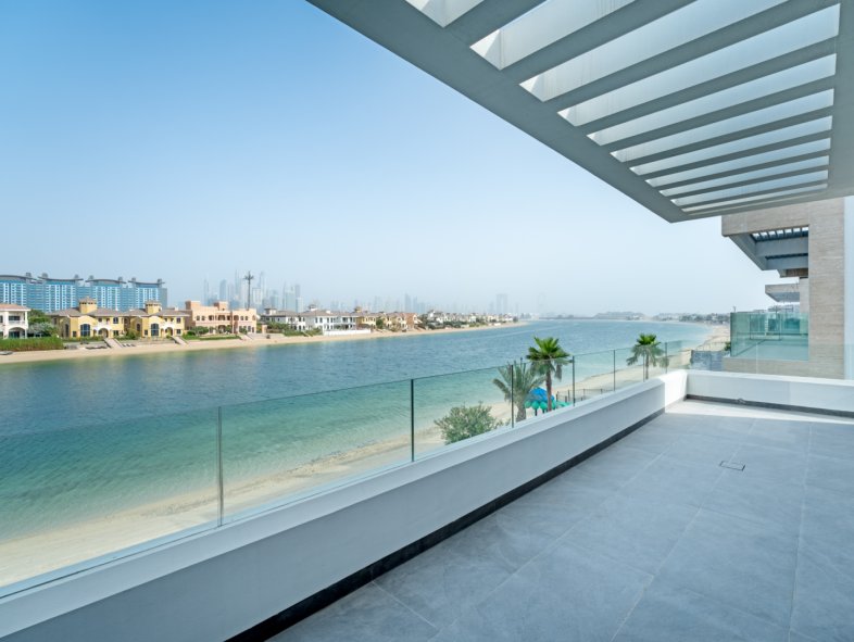 Stunningly Upgraded Beachfront Villa on Palm Jumeirah