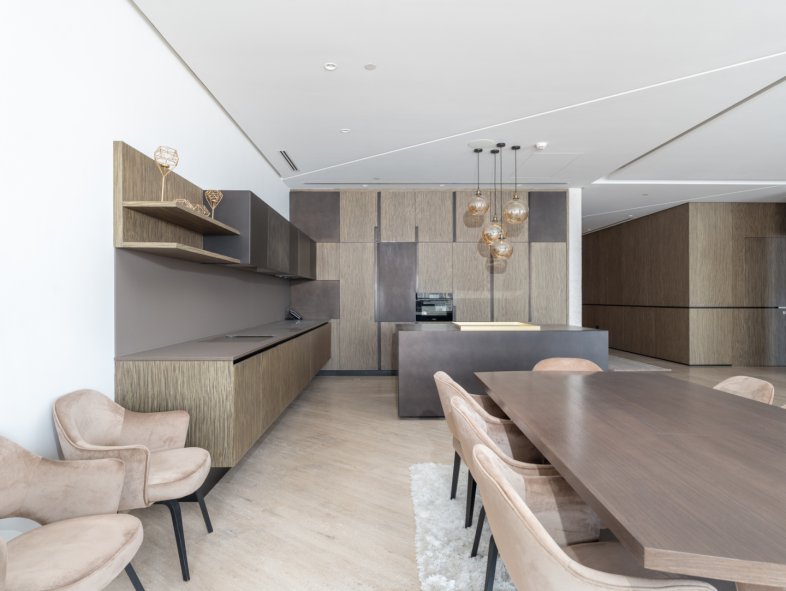 Luxury Corner Penthouse in Stunning Business Bay Residence