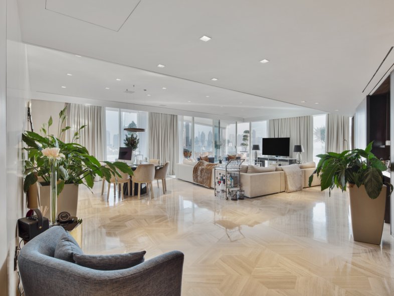 Luxury Apartment with Sunset Views in Palm Jumeirah Hotel Residence
