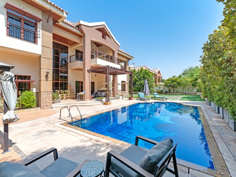 Bespoke Luxury Mansion Villa in Jumeirah Islands