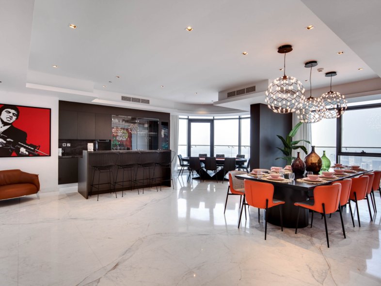 Chic Full Floor Penthouse Apt. in Downtown Dubai