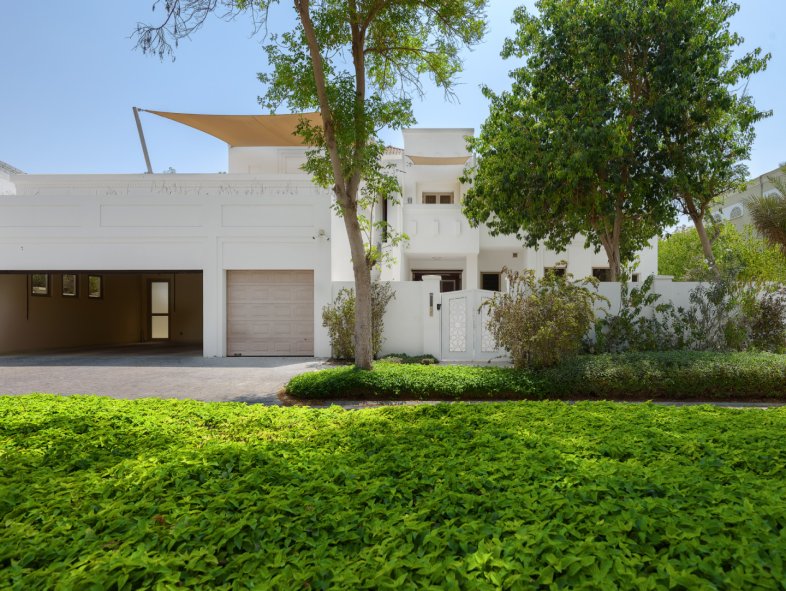 Upgraded Villa with Italian Bespoke Furniture