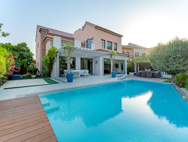 Upgraded and Extended Villa in Jumeirah Golf Estates