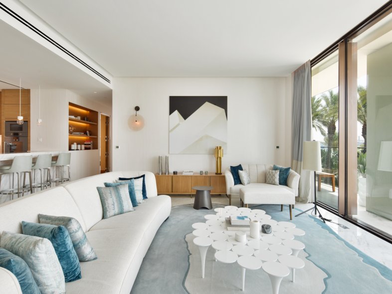 Gorgeous Apartment with Open Sea Views on Palm Jumeirah