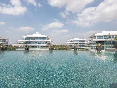 Modern Penthouse Apartment with Panoramic Views in Al Barari