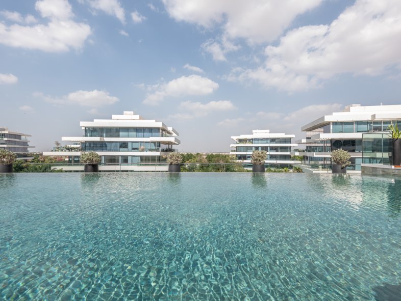 Modern Penthouse Apartment with Panoramic Views in Al Barari