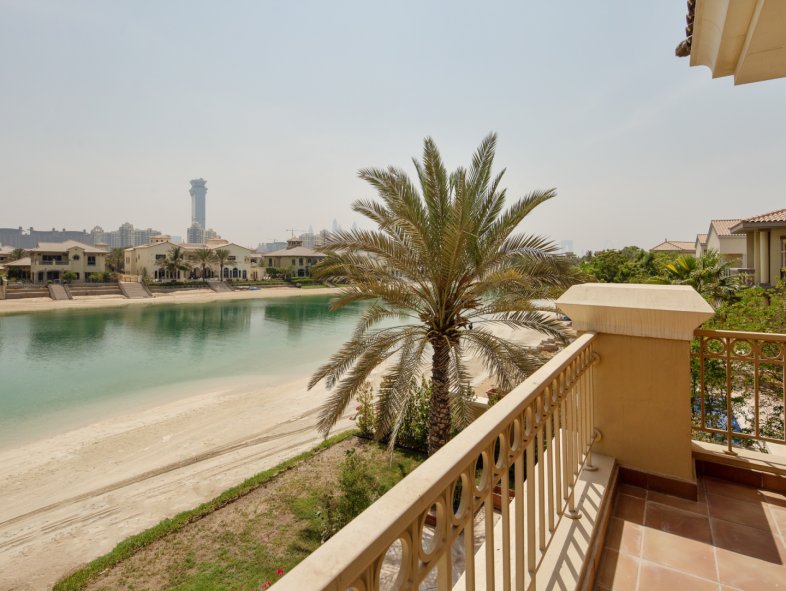 Upgraded Garden Home Villa on Palm Jumeirah