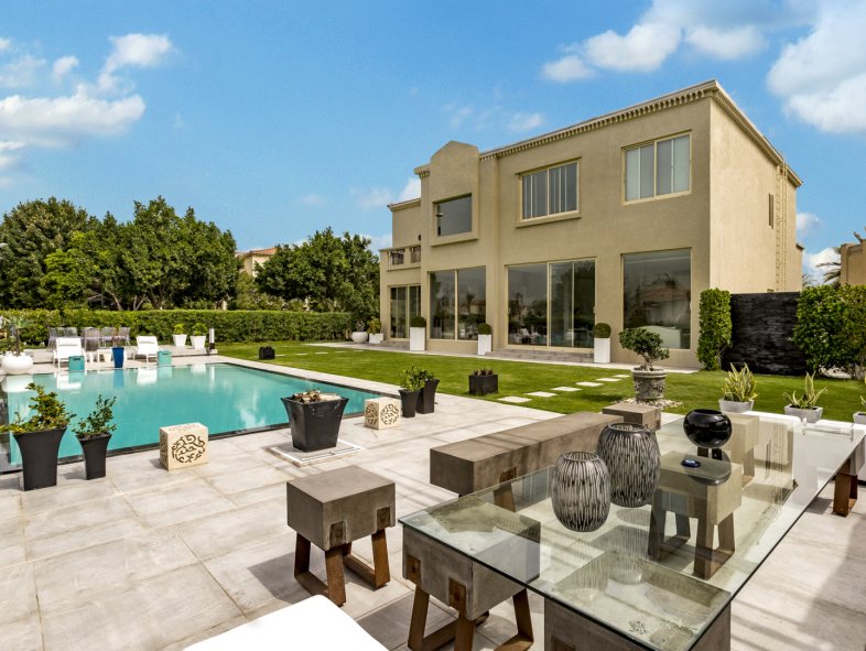 Upgraded and Extended Luxury Villa in Jumeirah Islands