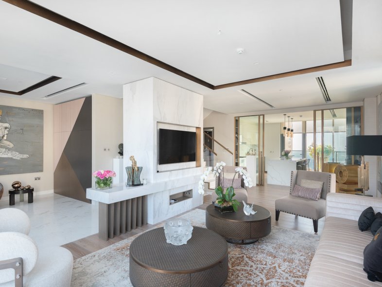 Spectacular 4 Bed Penthouse in the heart of Marina