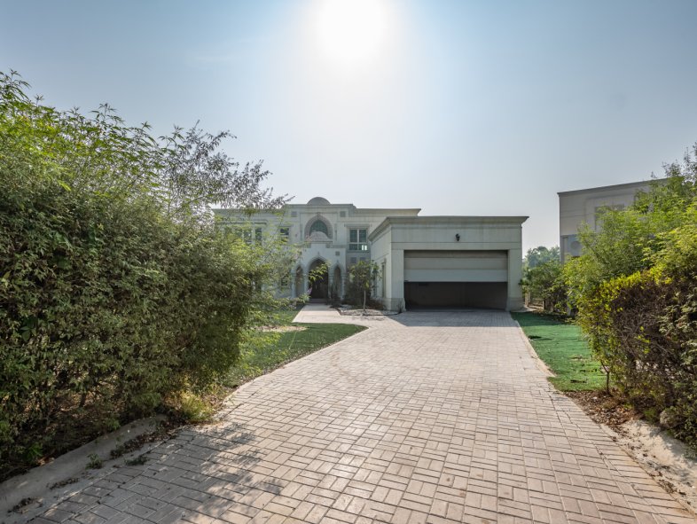 Exclusive Vacant 5 Bedroom Master Views with Lake Views