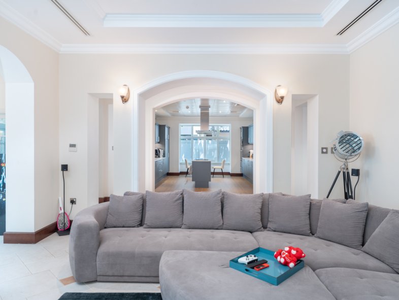 Golf Course View Villa in Jumeirah Golf Estates