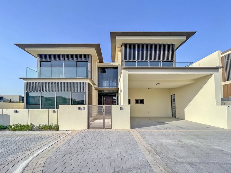 Luxury Villa with Golf Course Views in Dubai Hills