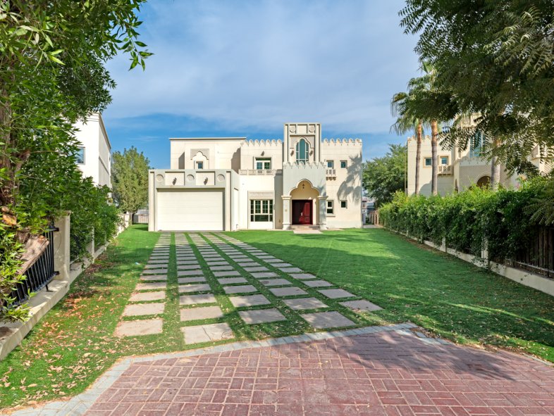 Luxury Entertainment Foyer Villa in Jumeirah Islands
