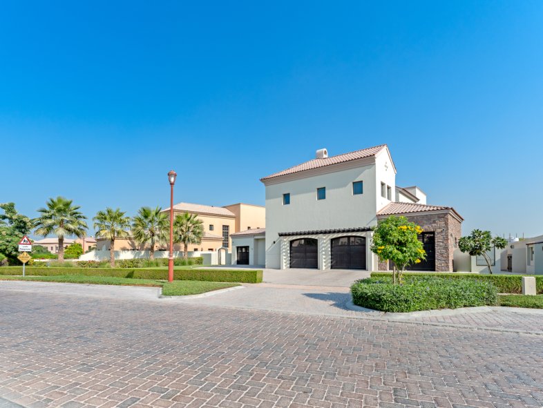 Luxury 6 bedroom villas for sale in Jumeirah Golf Estates LUXHABITAT