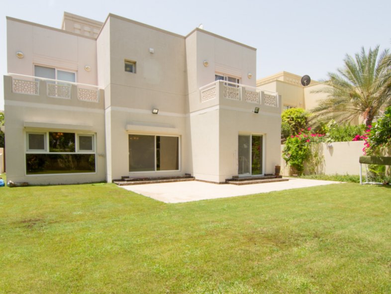 Must see family Villa with five bedrooms in Meadows 6