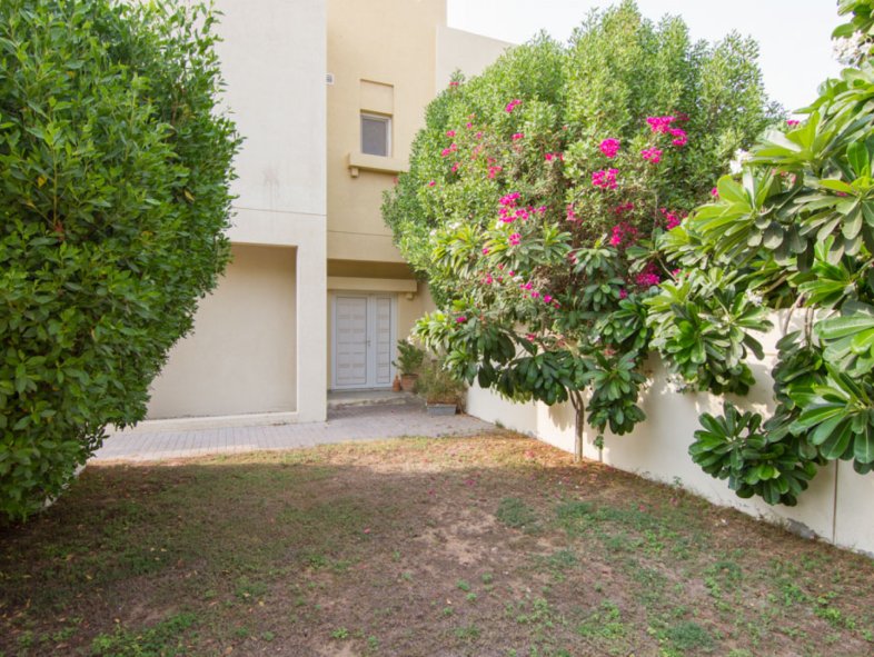 Well appointed semi-detached Townhouse in Zulal