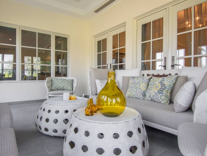 Exquisite Golf Villa Overlooking The Driving Range