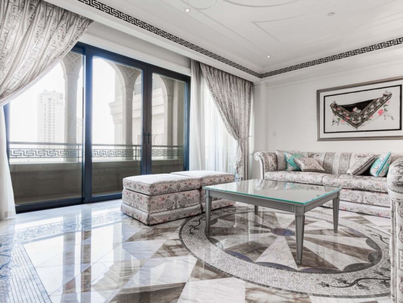 Large fully furnished 2 bed Apartment in Palazzo Versace