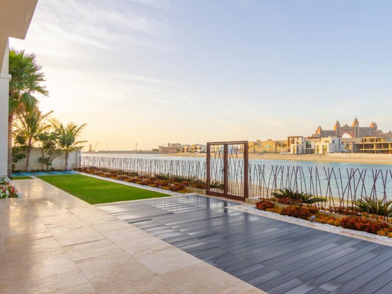 Off-Market Modern 6-bed villa on Frond J Palm Jumeirah