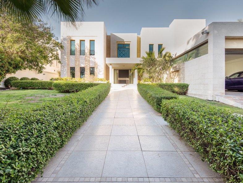 Contemporary , full golf course Villa in Emirates Hills