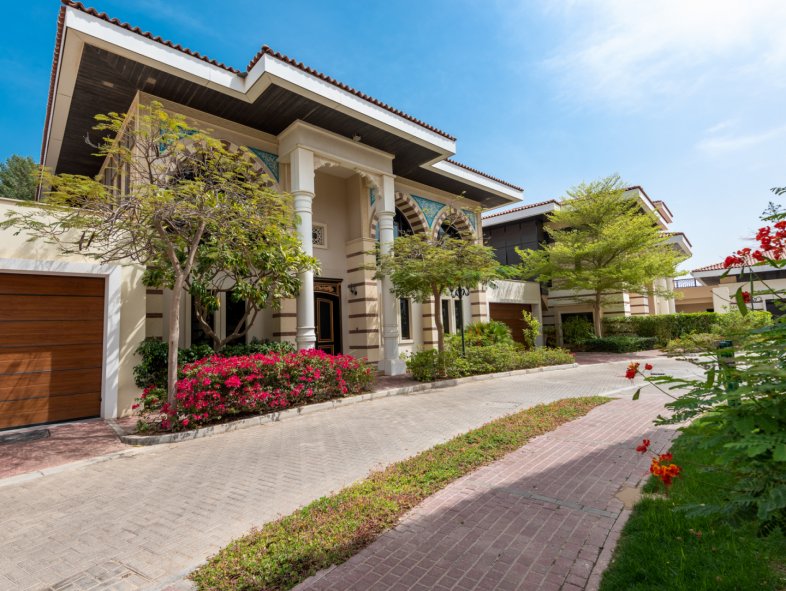 EXCLUSIVE | Beach Royal 5BR Residences Villa