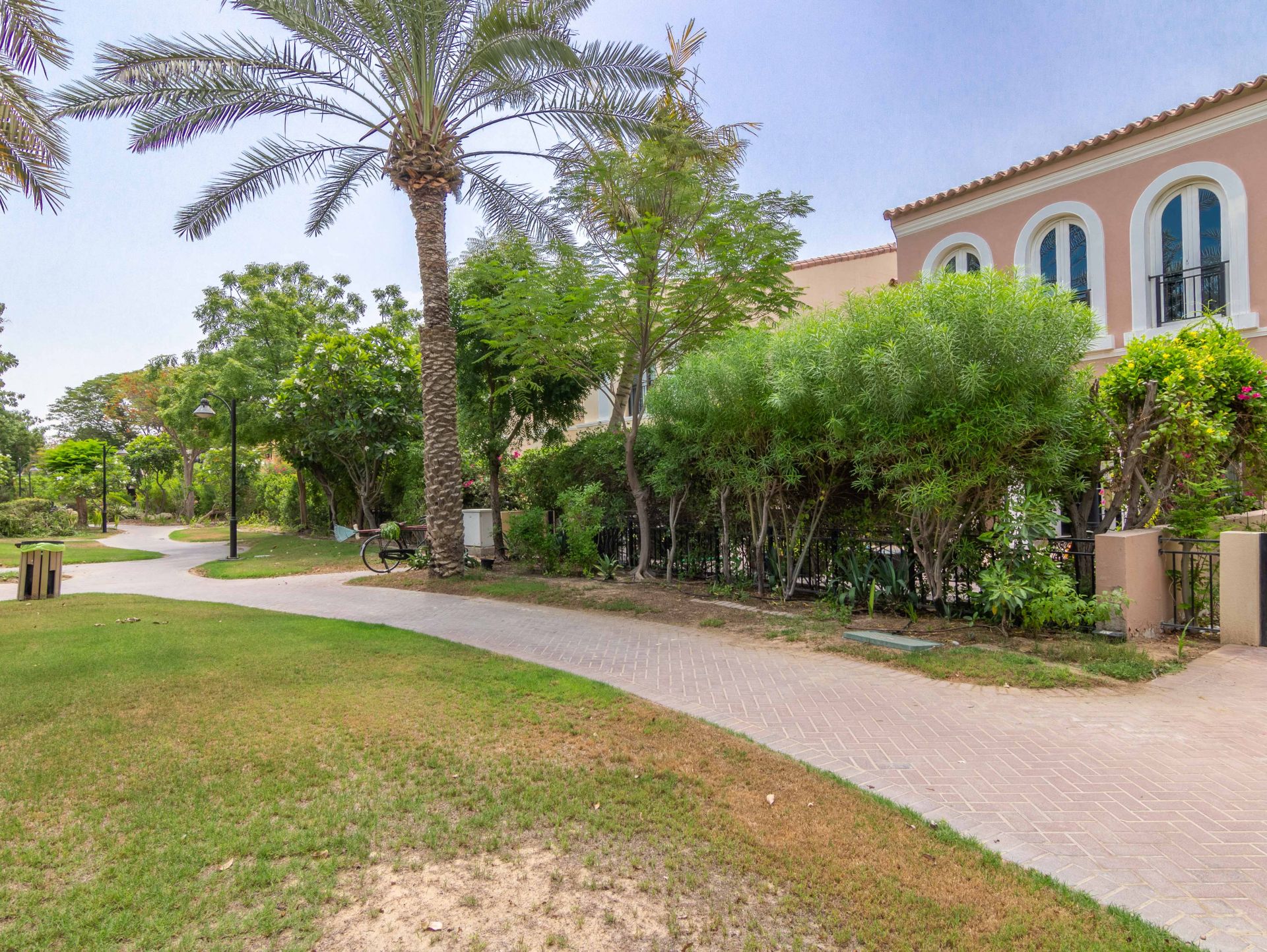 For sale 3 bedrooms attached townhouse in Green Community East, Green