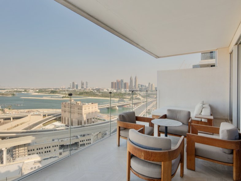 Sea view corner Palm Jumeirah apartment
