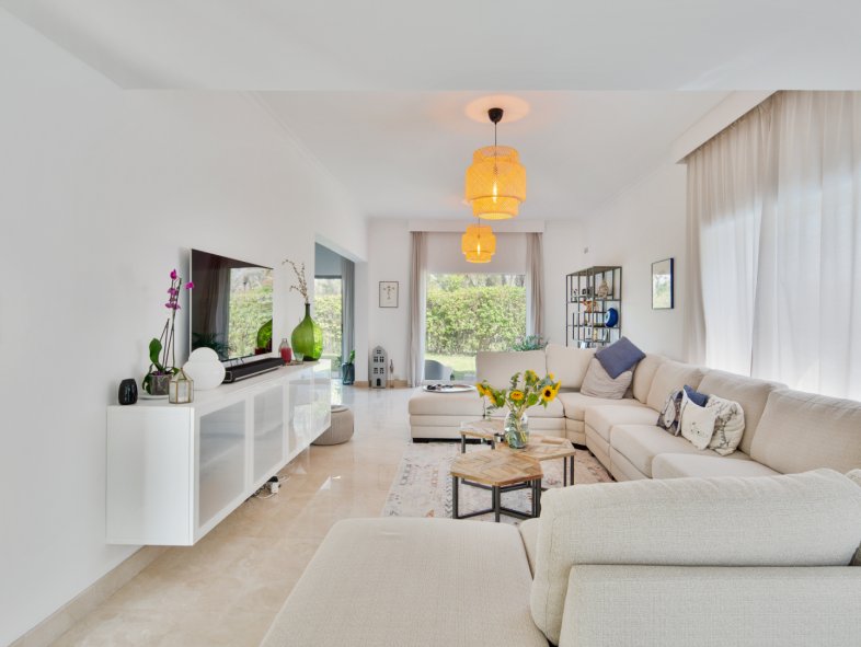 Upgraded Golf View Villa In Meadows