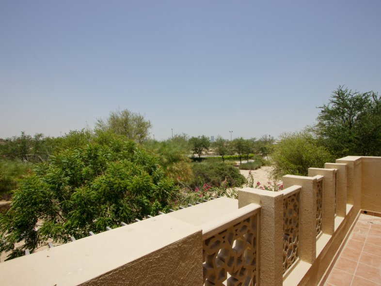 Lovely 5 Bed Family Home with Golf Course View