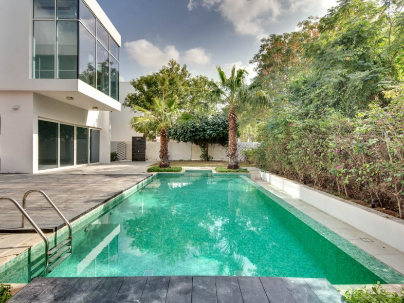 Exclusive family villa in The Nest