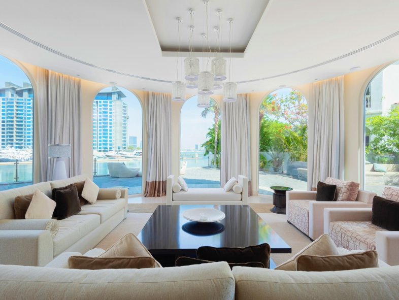 Renovated Extended Signature Villa | Palm Jumeirah