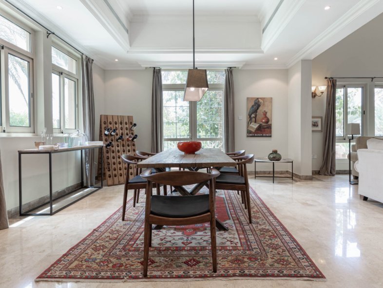 Entertainment Foyer Family Villa in Jumeirah Islands