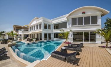 Luxhabitat deals in high-end properties, such as this villa on Palm Jumeirah