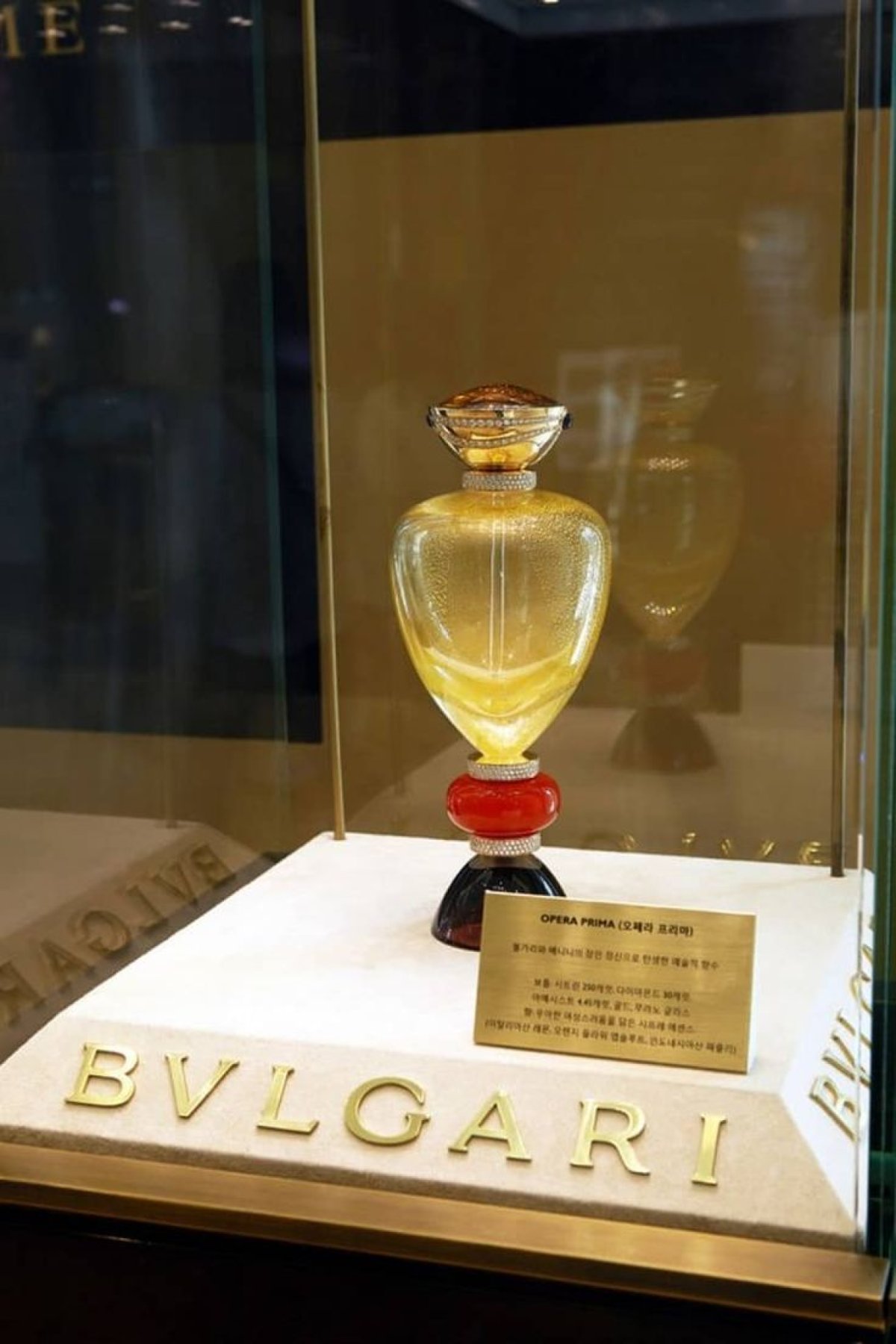 Top 10 most expensive perfumes in the world in 2026 | Luxhabitat