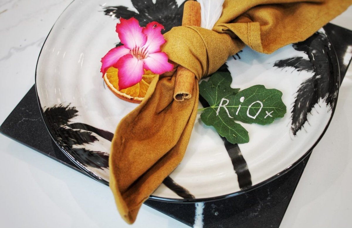 Rio table plate