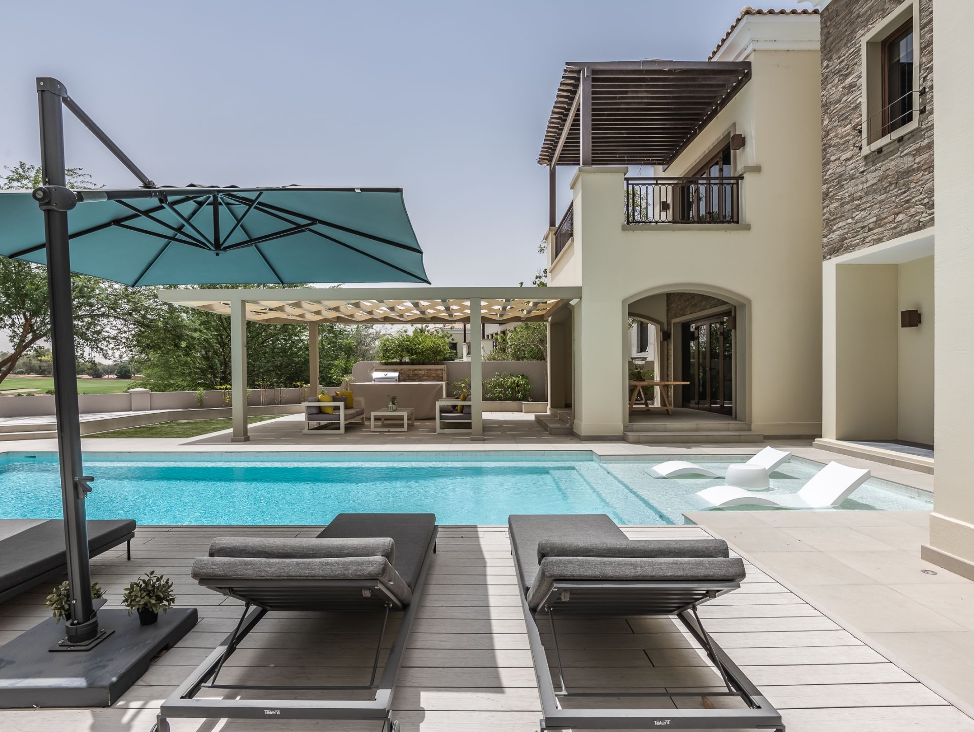 Luxury 6 bedroom villas for sale in Jumeirah Golf Estates LUXHABITAT